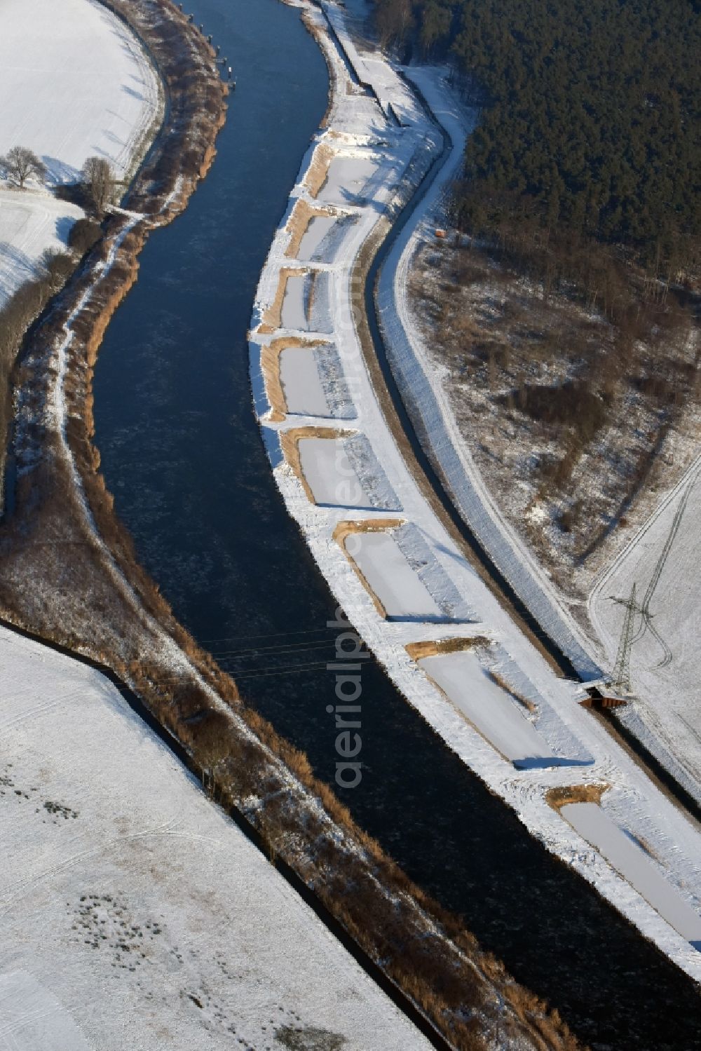 Aerial photograph Ihleburg - Wintry snowy disposal sites on the banks of the Elbe-Havel canal at Ihleburg in Saxony-Anhalt