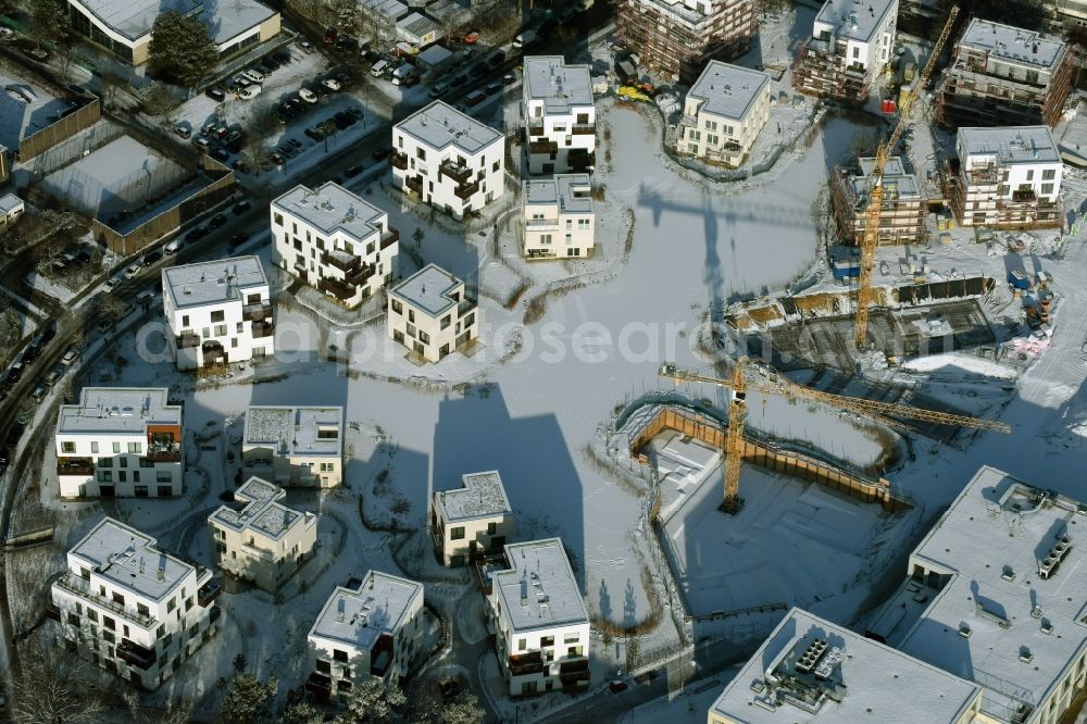 Berlin from the bird's eye view: Wintry snowy building construction residential complex Five morning Dahlem Urban Village of STOFANEL group in Berlin