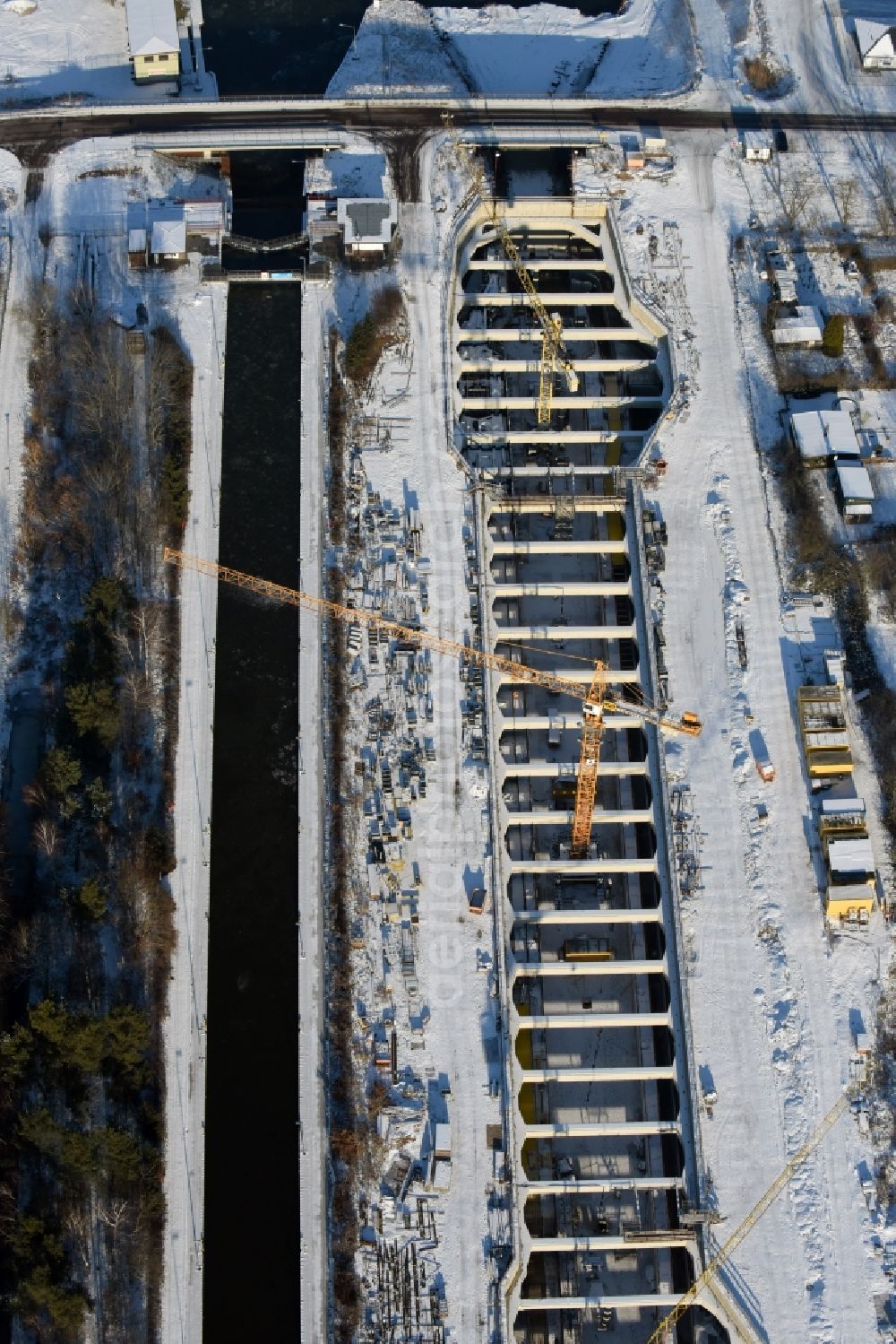 Aerial photograph Zerben - Wintry snowy construction site at the Zerben sluice, bridge and the riverside of the Elbe-Havel-Canel in the state Saxony-Anhalt