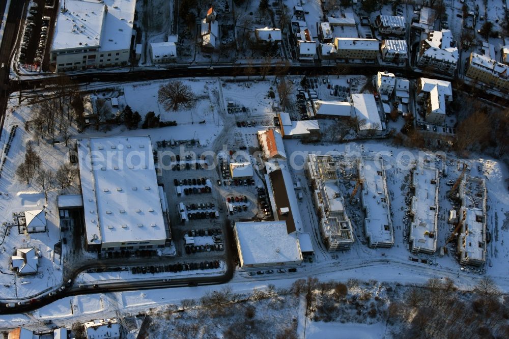 Aerial image Berlin - Wintry snowy construction site to build a new multi-family residential complex An der Schule destrict Mahlsdorf in Berlin