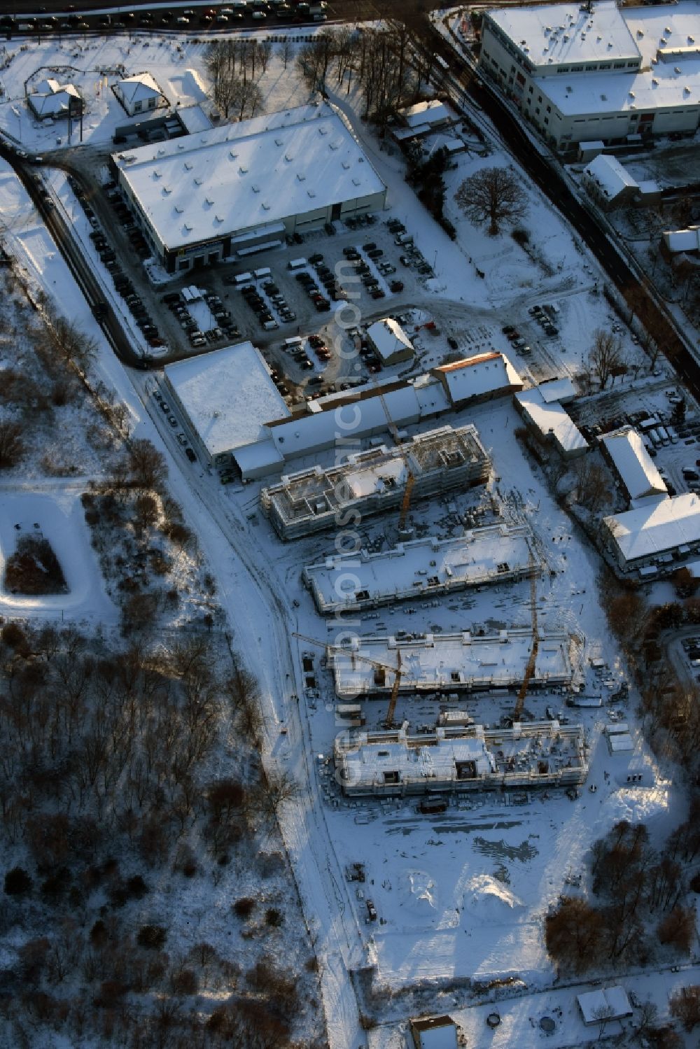 Aerial image Berlin - Wintry snowy construction site to build a new multi-family residential complex An der Schule destrict Mahlsdorf in Berlin