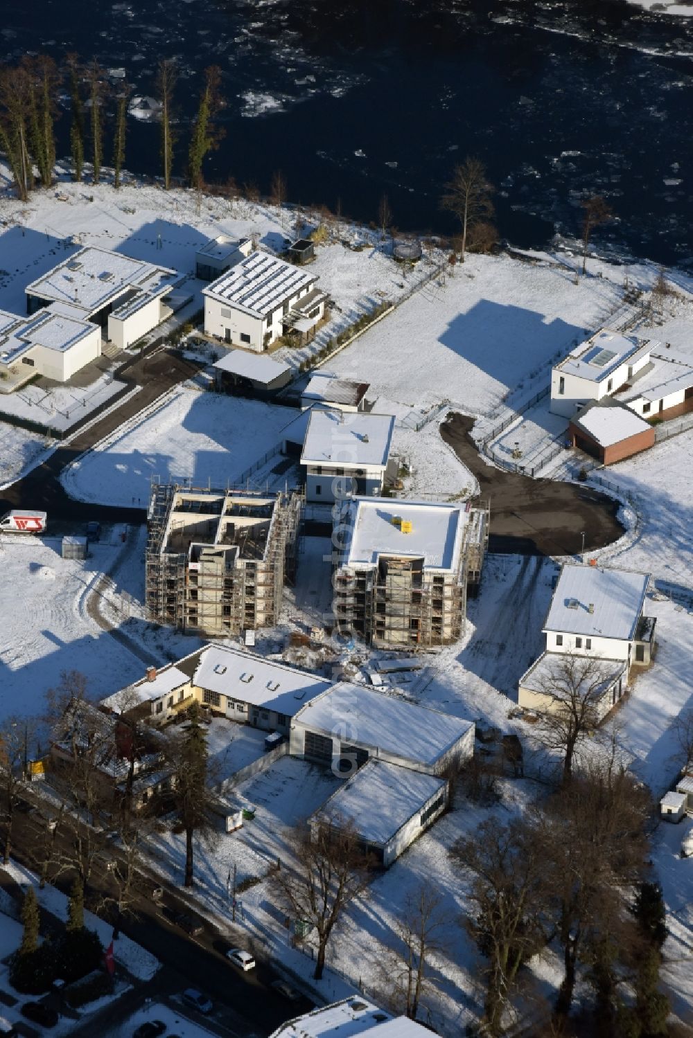 Aerial photograph Brandenburg an der Havel - Winterly snowy construction site to build a new multi-family residential complex in Brandenburg an der Havel in the state Brandenburg