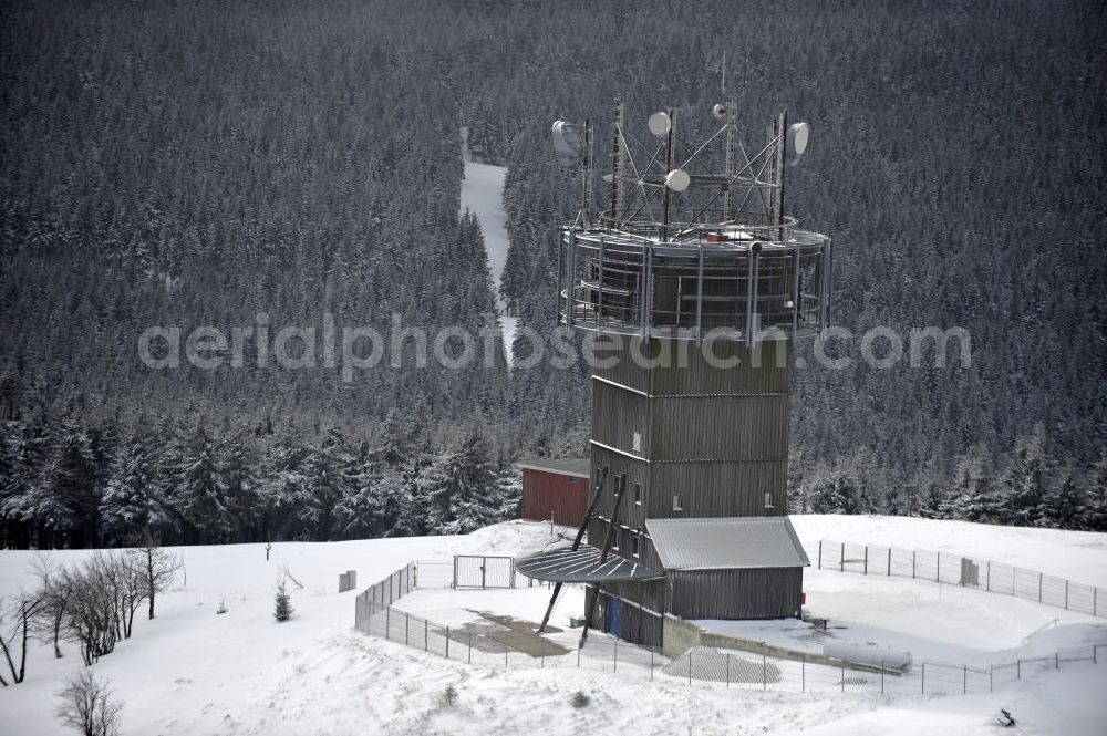 Aerial photograph Gehlberg - Gehlberg 03/08/2012 Wintry snow-covered hill on the snow head, the second-highest peak of the Thuringian Forest. The summit plateau is home to set up the GDR broadcasting or telecommunications tower and the new observation tower