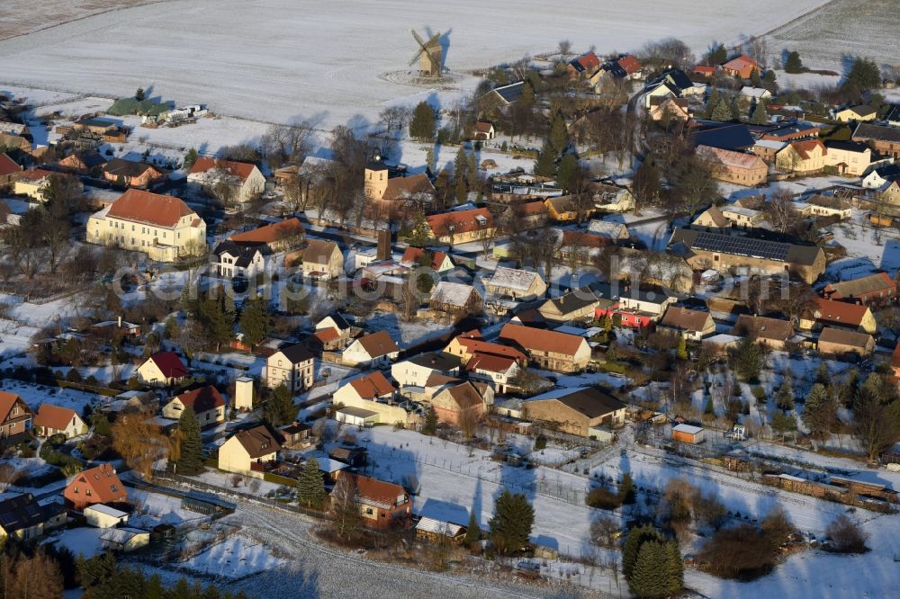 Beetzseeheide from the bird's eye view: Wintry snowy village view in Ketzuer in the state Brandenburg