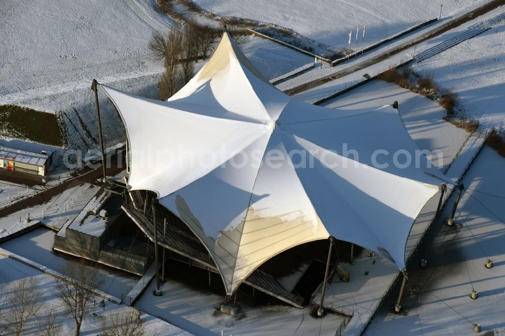 Aerial photograph Magdeburg - Winterly snowy construction of the building of the open-air theater Seebuehne im Elbauenpark in Magdeburg in the state Saxony-Anhalt