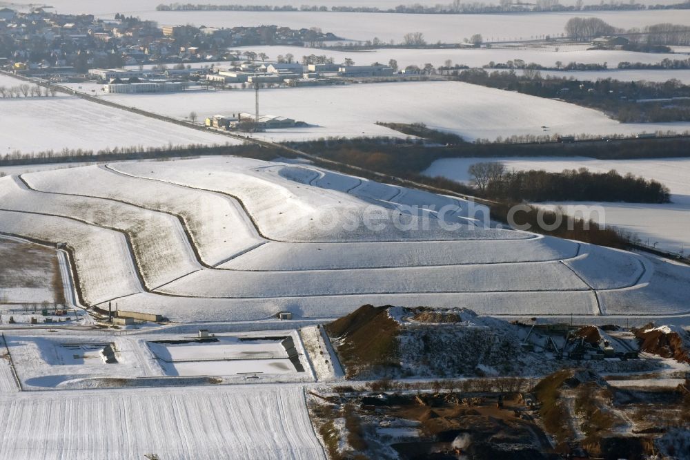 Aerial photograph Magdeburg - Winterly snowy site of heaped landfill of RSC GmbH in Magdeburg in the state Saxony-Anhalt