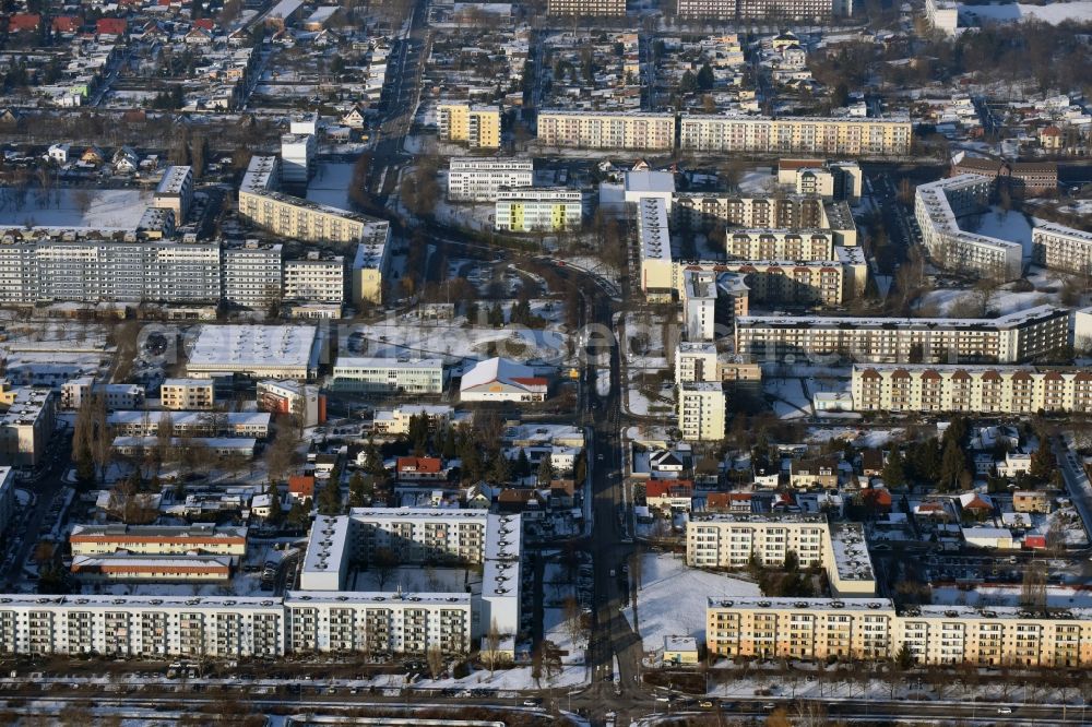 Magdeburg from above - Winterly snowy high-rise buildings in the residential area along Kritzmannstrasse and Hermann-Bruse-Park in Magdeburg in the state Saxony-Anhalt