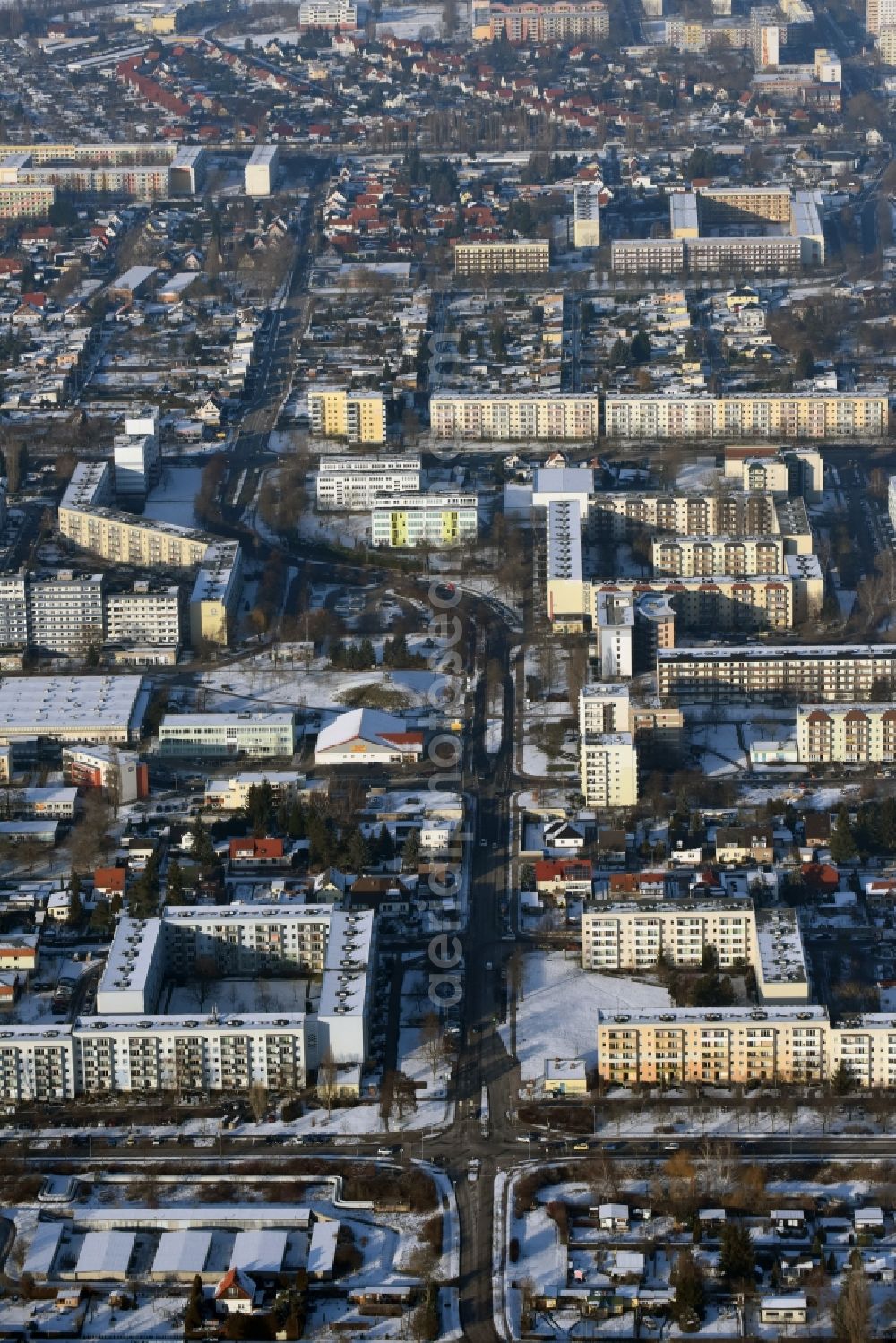 Magdeburg from the bird's eye view: Winterly snowy high-rise buildings in the residential area along Kritzmannstrasse and Hermann-Bruse-Park in Magdeburg in the state Saxony-Anhalt