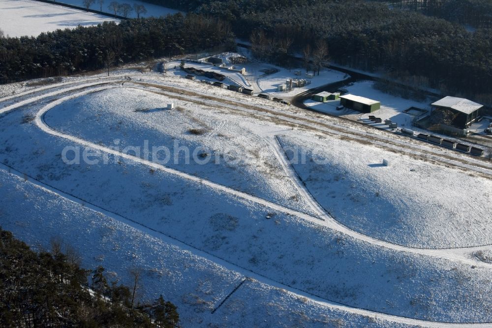 Aerial photograph Elbe-Parey - Wintry snow-covered site of the heaped landfill Werderberg in Elbe-Parey in the state of Saxony-Anhalt. The landfill is part of Abfallwirtschaftsgesellschaft Jerichower Land mbH (the county waste management company) and is located between Elbe-Parey and the village of Bergzow