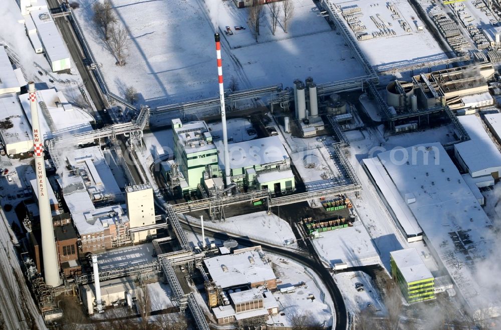 Aerial photograph Rudolstadt - Snow covered power plants and exhaust towers of thermal power station HKW Schwarza and the thermal recycling facilities in Rudolstadt in the state of Thuringia