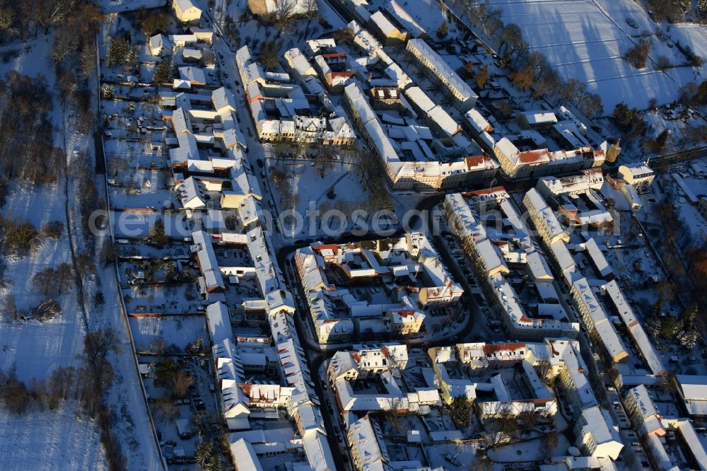 Aerial image Altlandsberg - Wintry snowy Town View of the streets and houses of the residential areas in Altlandsberg in the state Brandenburg