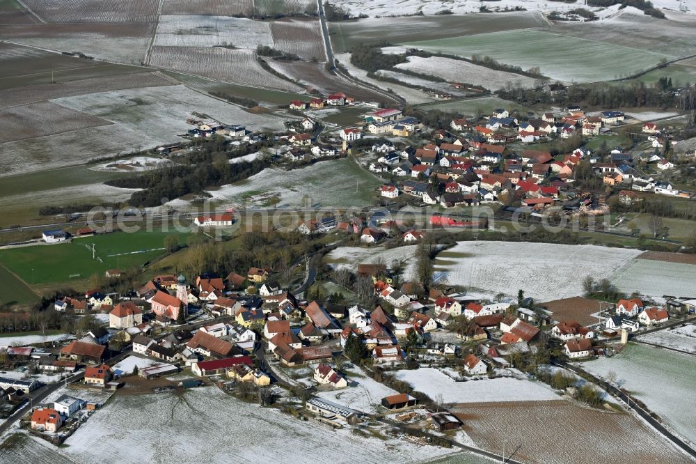 Aerial photograph Velburg - Wintry snowy townscape with streets and houses of the residential areas in Oberwiesenacker in the state Bavaria