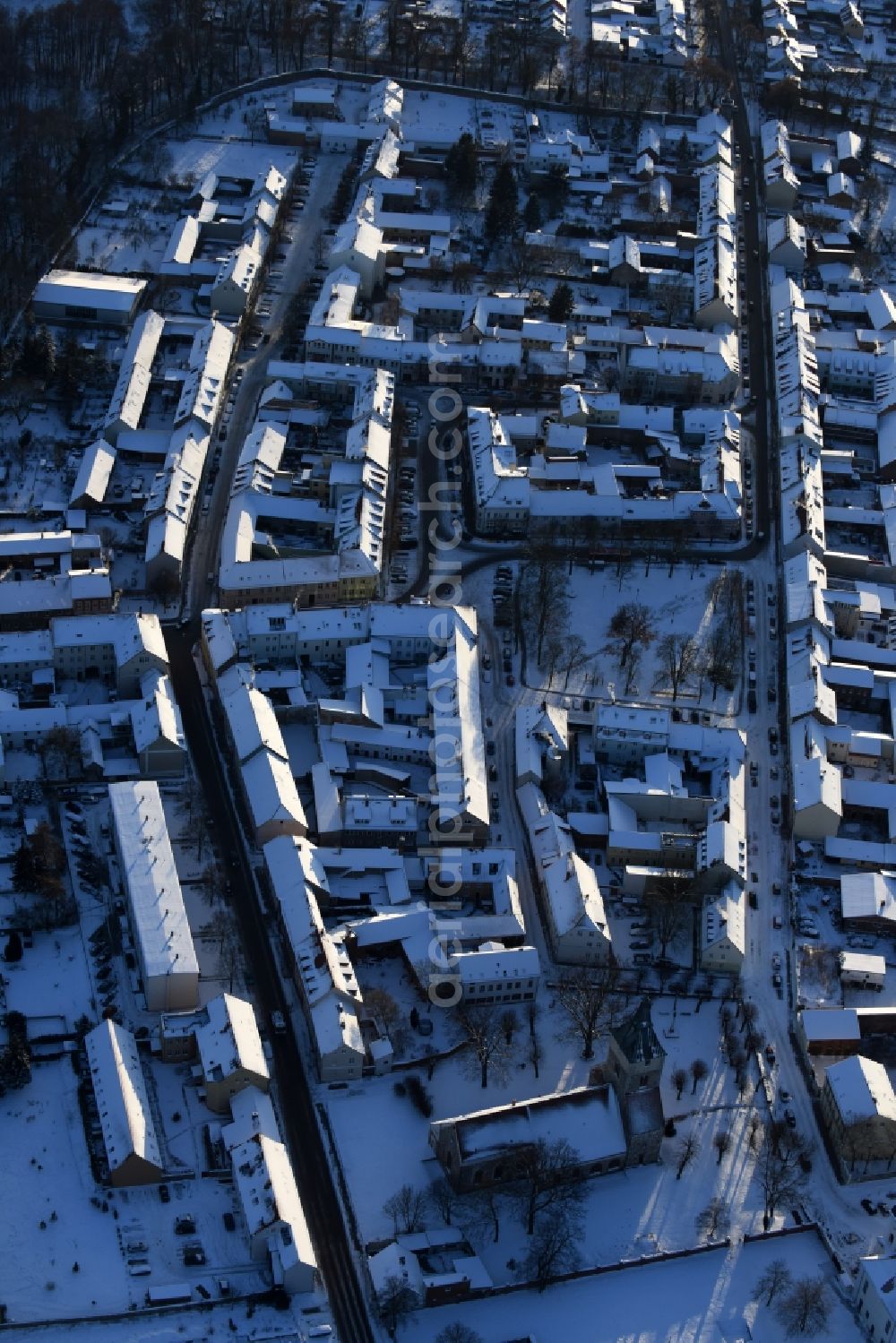 Altlandsberg from above - Wintry snowy Town View of the streets and houses of the residential areas in the district Altlandsberg in Altlandsberg in the state Brandenburg