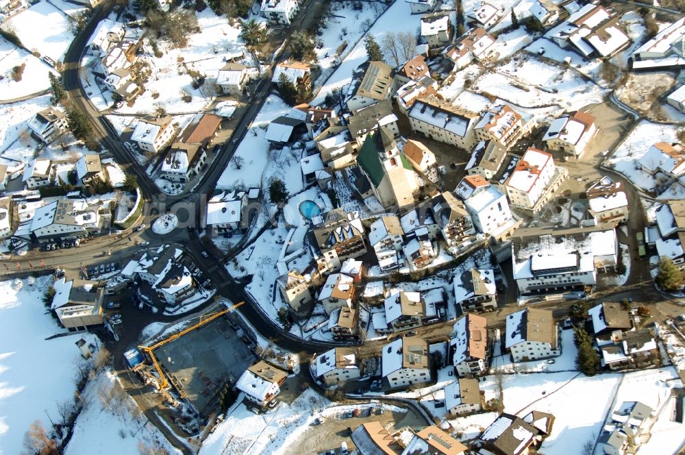 Aerial photograph Völs am Schlern - Fié allo Sciliar - Wintry snowy townscape with streets and houses of the residential areas in Voels am Schlern - Fie allo Sciliar in Trentino-Alto Adige, Italy