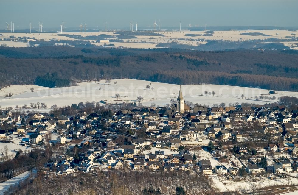 Warstein from the bird's eye view: Wintry snowy townscape with streets and houses of the residential areas in Warstein in the state North Rhine-Westphalia