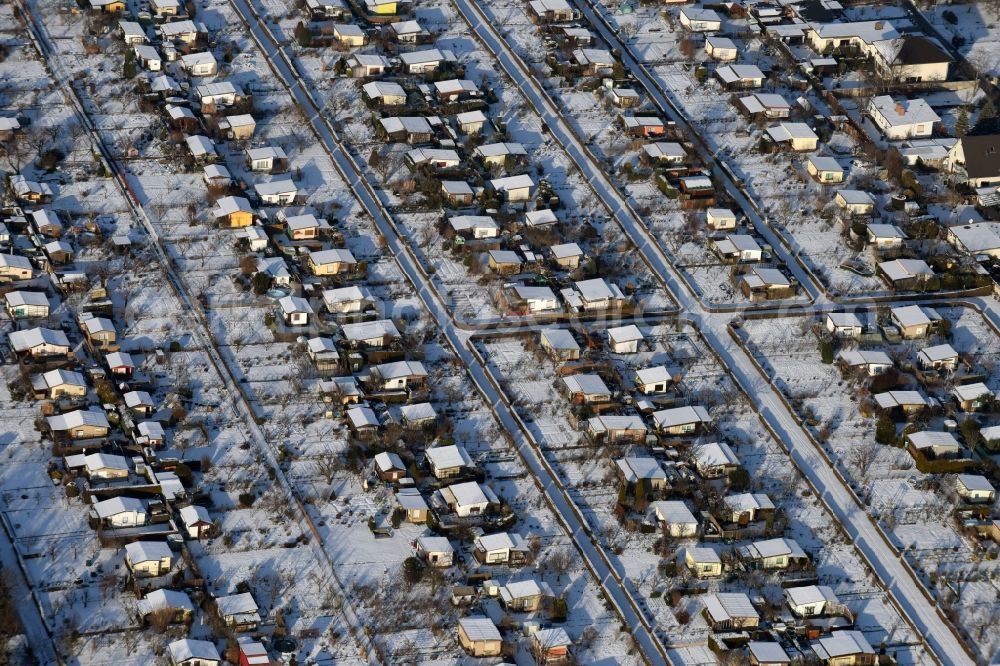 Aerial photograph Magdeburg - Winterly snowy parcels of a small garden in Magdeburg in the state Saxony-Anhalt