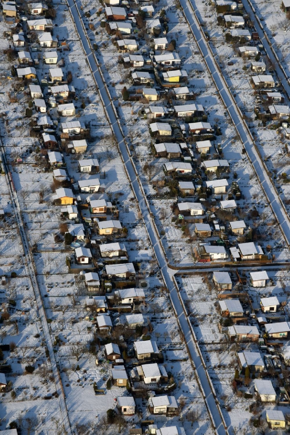 Magdeburg from above - Winterly snowy parcels of a small garden in Magdeburg in the state Saxony-Anhalt