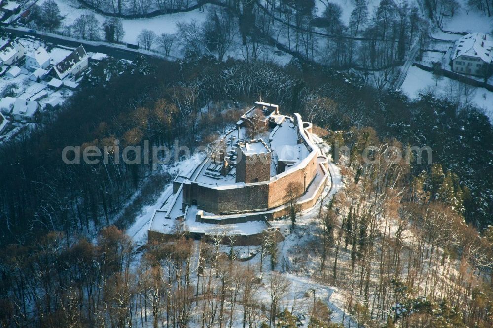 Klingenmünster from the bird's eye view: Wintry snowy ruins and vestiges of the former castle Landeck in Klingenmuenster in the state Rhineland-Palatinate during Winter