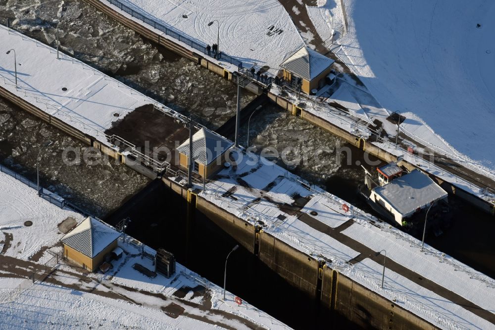 Aerial image Hohenwarthe - Wintry snowy locks - plants on the banks of the waterway of the Elbe-Havel-Kanales in Hohenwarthe in the state Saxony-Anhalt