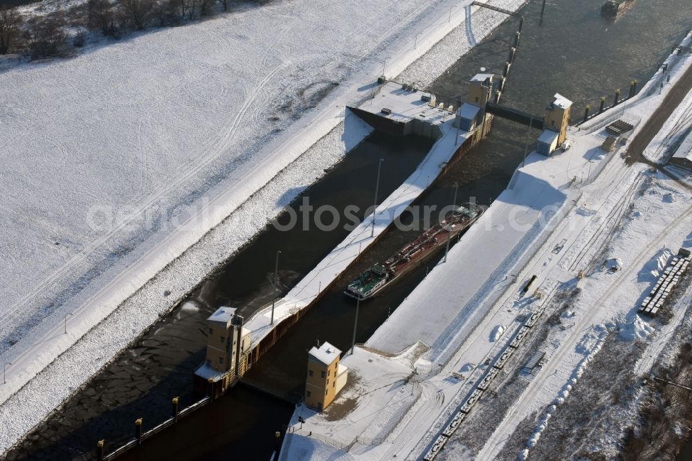 Aerial image Magdeburg - Wintry snowy locks - plants on the banks of the waterway of the Abstiegskanal Rothensee in Magdeburg in the state Saxony-Anhalt