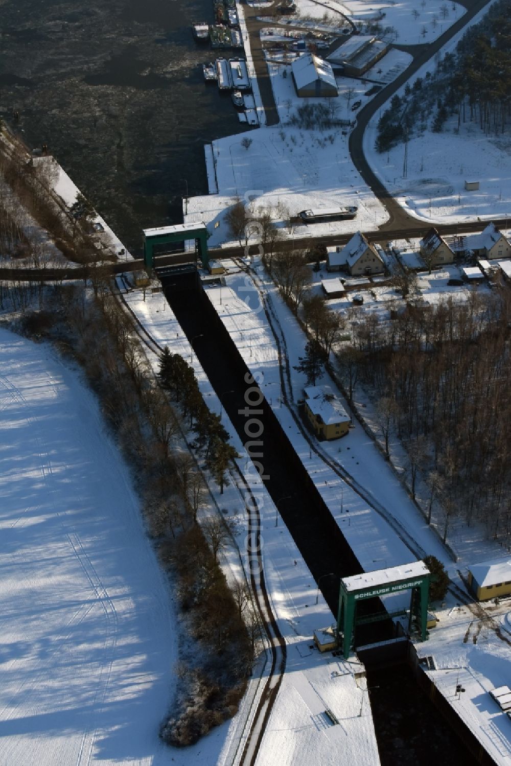 Aerial image Niegripp - Wintry snowy Schleusenanlagen on the banks of the waterway connecting channel in Niegripp in Saxony-Anhalt