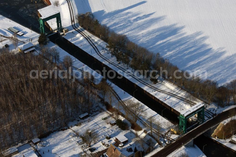 Aerial photograph Niegripp - Wintry snowy Schleusenanlagen on the banks of the waterway connecting channel in Niegripp in Saxony-Anhalt