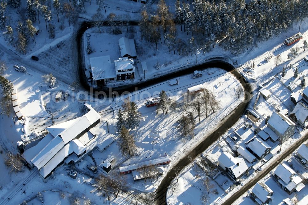 Aerial photograph Obstfelderschmiede - Snow-covered station of the Schwarzatal and Oberweissbacher Bergahn railway in Obstfelderschmiede in the state of Thuringia