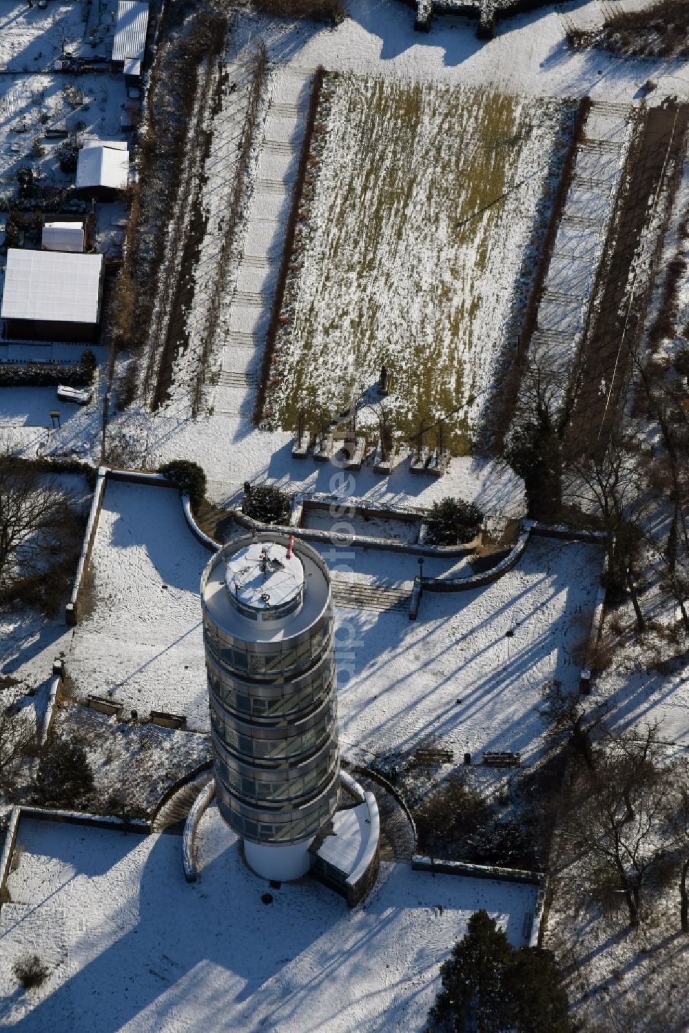 Aerial photograph Brandenburg an der Havel - Wintry snowy Observation tower Friedendswarte in the park Marienberg in Brandenburg an der Havel in the state Brandenburg