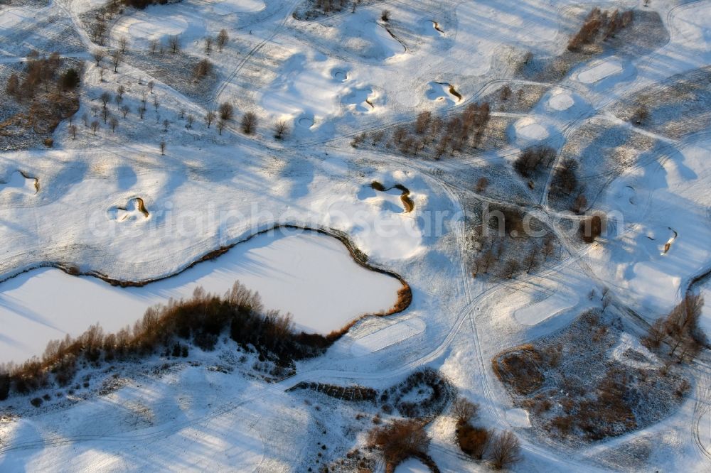 Aerial photograph Hohen Neuendorf - Wintry snowy grounds of the Golf course at Berliner Golfclub Stolperheide e.V. in Hohen Neuendorf in the state Brandenburg