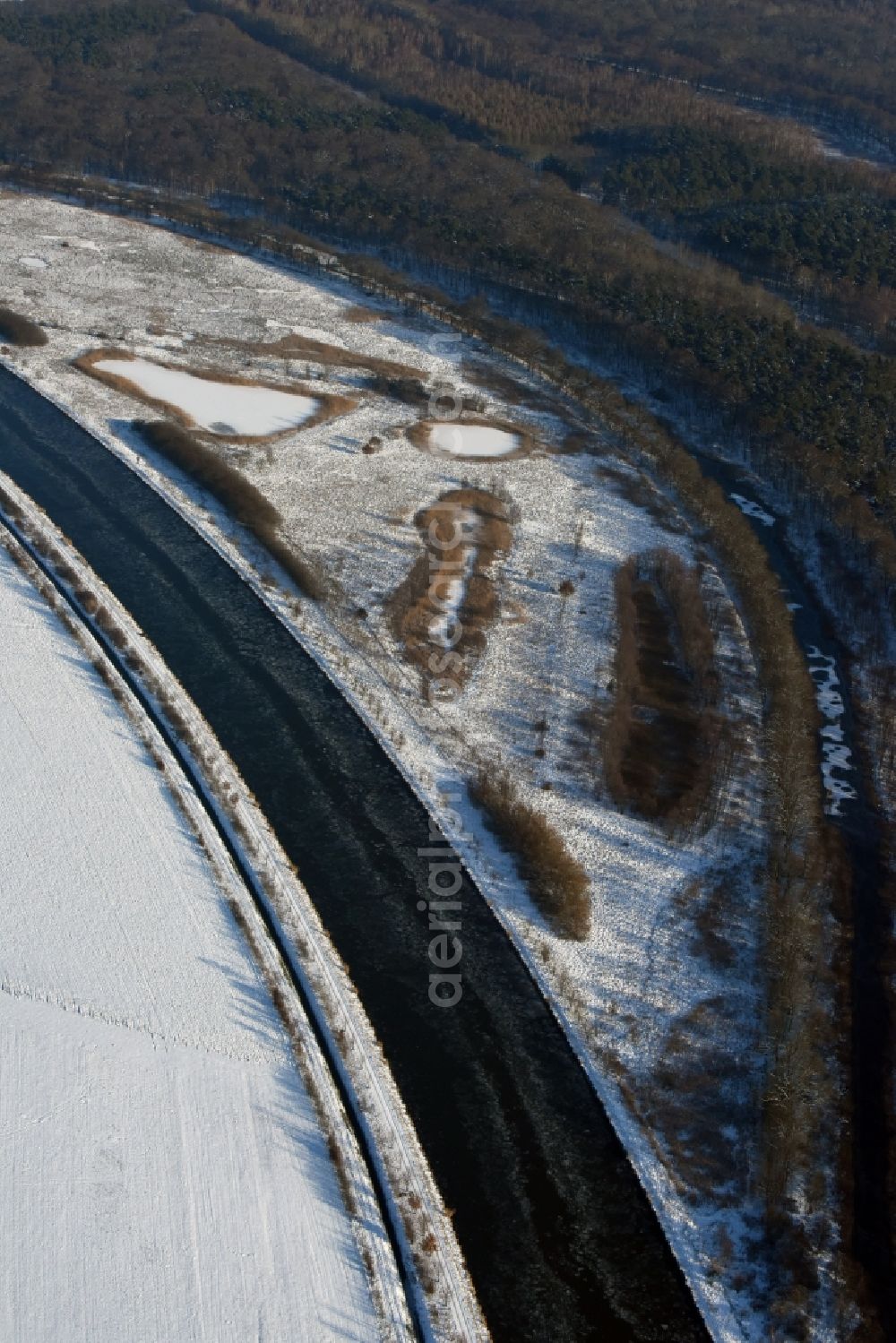 Aerial photograph Burg - Wintry snowy channel course and riparian areas on renatured Altarm the Elbe-Havel Canal near Burg in Saxony-Anhalt