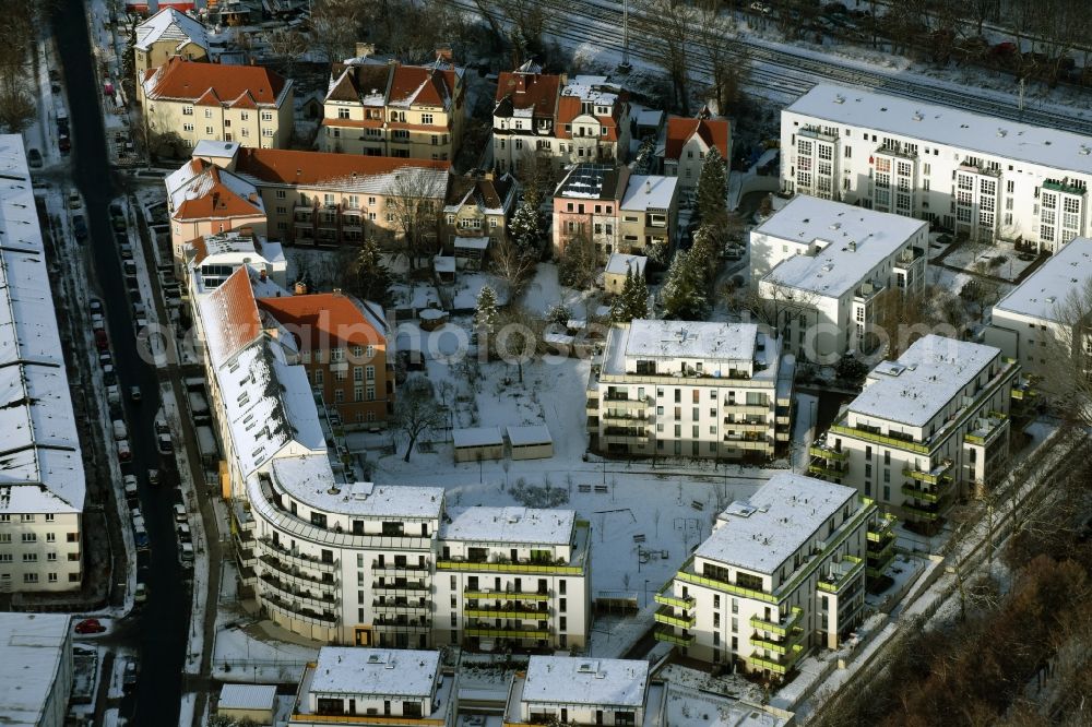 Aerial photograph Berlin - Wintry snowy new construction Wohnpark am Wuhle-Ufer in the district of Koepenick in Berlin