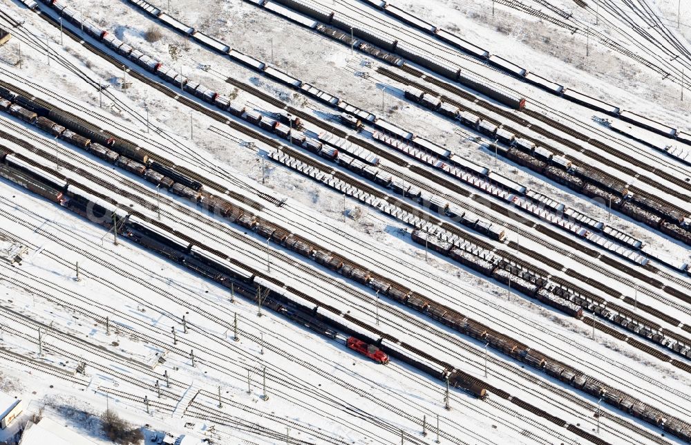 Aerial photograph Saalfeld/Saale - Wintry snowy marshalling yard and freight station of the Deutsche Bahn in Saalfeld/Saale in the state Thuringia