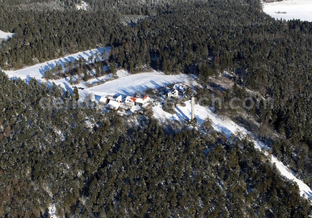 Elleben from the bird's eye view: Wintry snow-covered mountain of Riechheim with its tower and houses in the state of Thuringia