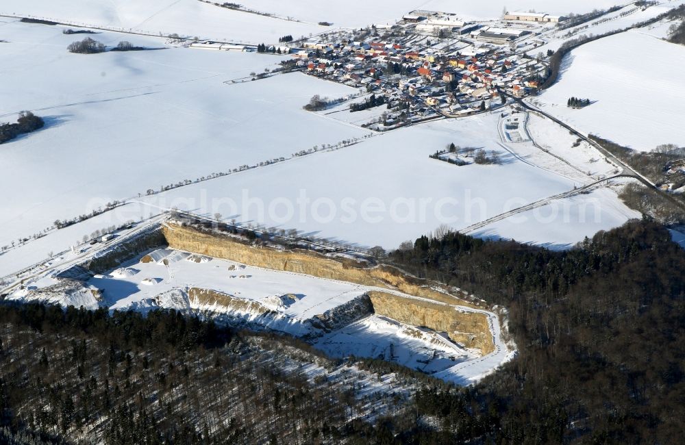 Aerial photograph Gutendorf - Wintry snow-covered quarry of MKW Mitteldeutsche Hartstein- Kies- und Mischwerke GmbH in Gutendorf in the state of Thuringia