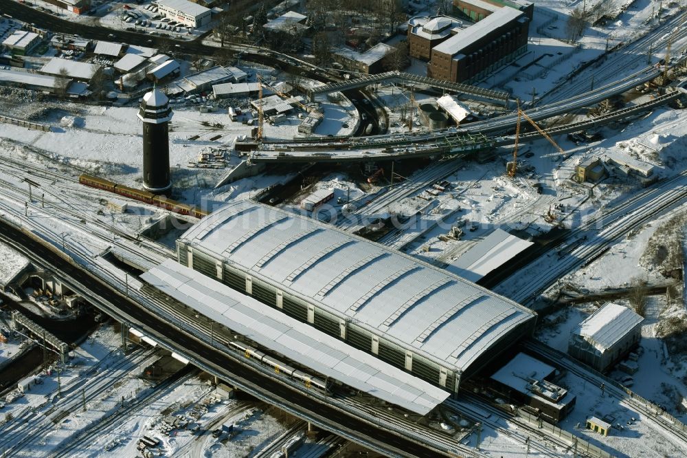 Berlin from the bird's eye view: Wintry snowy terrain route expansion station - Warschauer road to east cross rail station Ostkreuz Friedrichshain district of Berlin