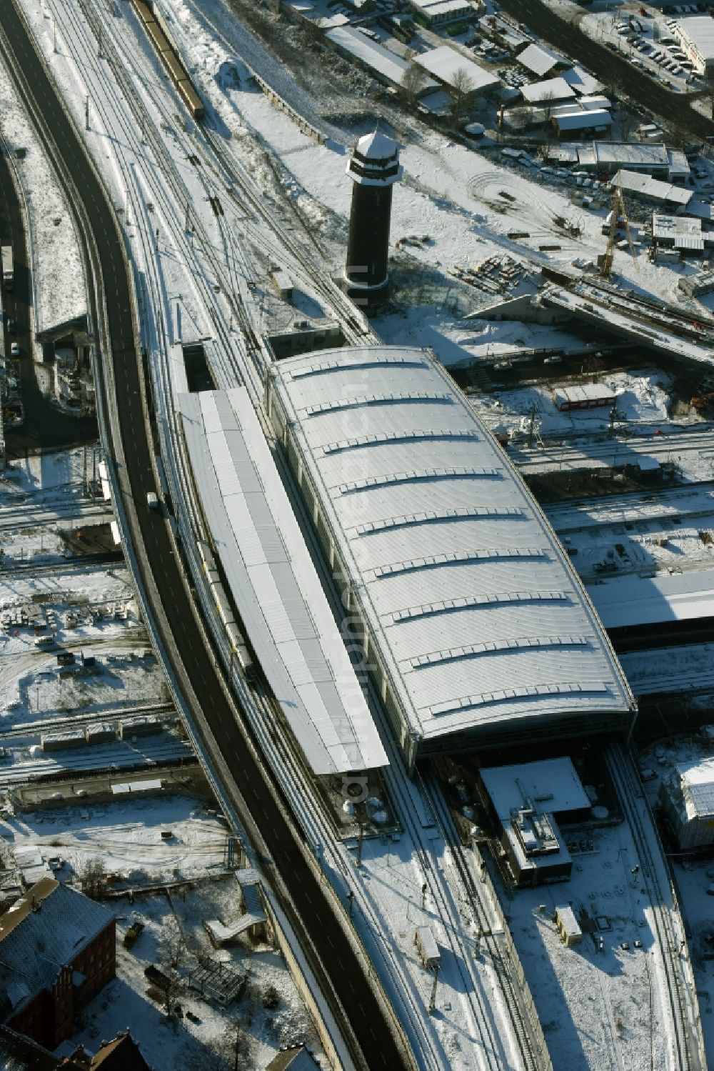 Aerial photograph Berlin - Wintry snowy terrain route expansion station - Warschauer road to east cross rail station Ostkreuz Friedrichshain district of Berlin