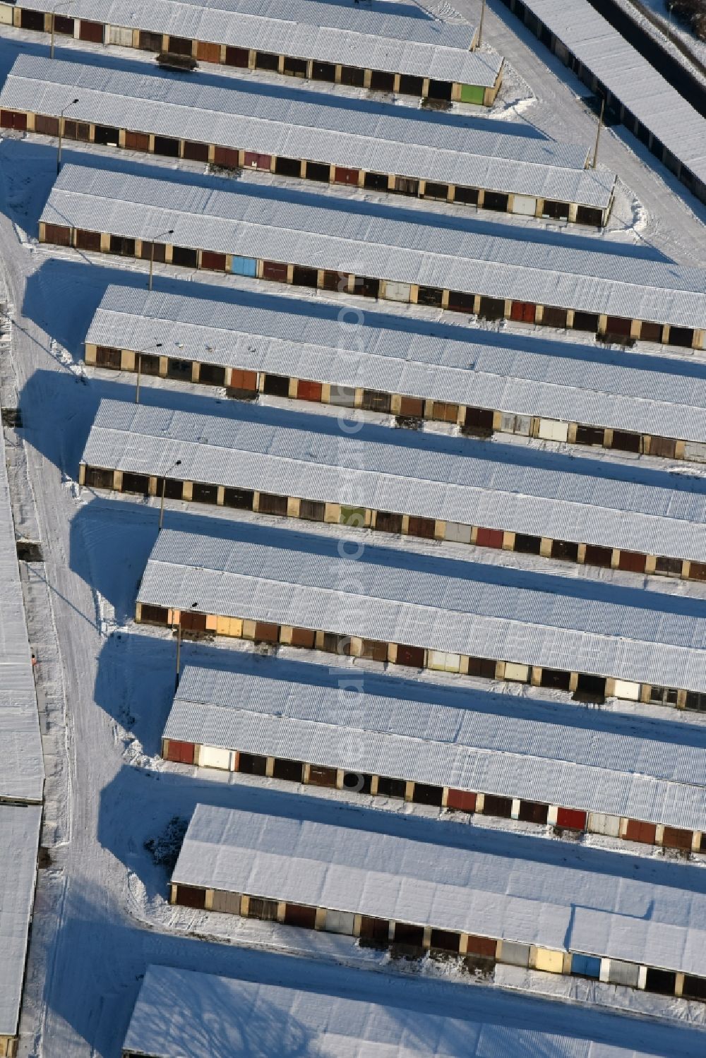 Burg from the bird's eye view: Winterly snowy garage - grounds for automobiles in Burg in the state Saxony-Anhalt