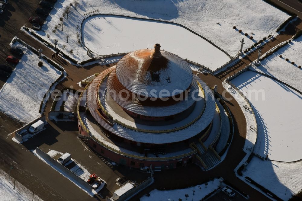 Hohen Neuendorf from the bird's eye view: Wintry snowy Building of the restaurant Himmelspagode Himmelspagode an der Oranienburger Strasse in Hohen Neuendorf in the state Brandenburg