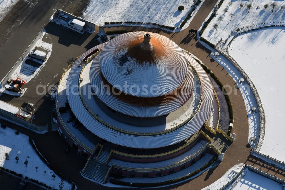 Aerial photograph Hohen Neuendorf - Wintry snowy Building of the restaurant Himmelspagode Himmelspagode an der Oranienburger Strasse in Hohen Neuendorf in the state Brandenburg