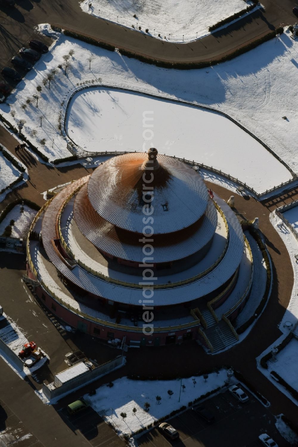 Hohen Neuendorf from above - Wintry snowy Building of the restaurant Himmelspagode Himmelspagode an der Oranienburger Strasse in Hohen Neuendorf in the state Brandenburg