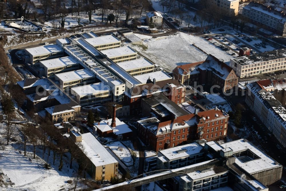 Brandenburg an der Havel from the bird's eye view: Winterly snowy clinic on the hospital grounds Staedtisches Klinikum in Brandenburg an der Havel in the state Brandenburg