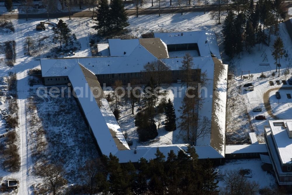 Aerial image Berlin - Winterly snowy vacant, untapped hospital building at the Wiltbergstrasse in the district Buch in Berlin