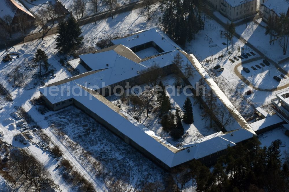 Aerial photograph Berlin - Winterly snowy vacant, untapped hospital building at the Wiltbergstrasse in the district Buch in Berlin