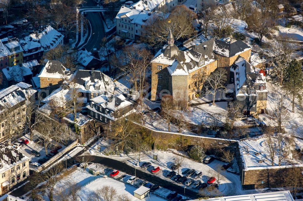 Aerial image Siegen - Winterly snowy museum building ensemble Siegerlandmuseum im Oberen Schloss in Siegen in the state North Rhine-Westphalia