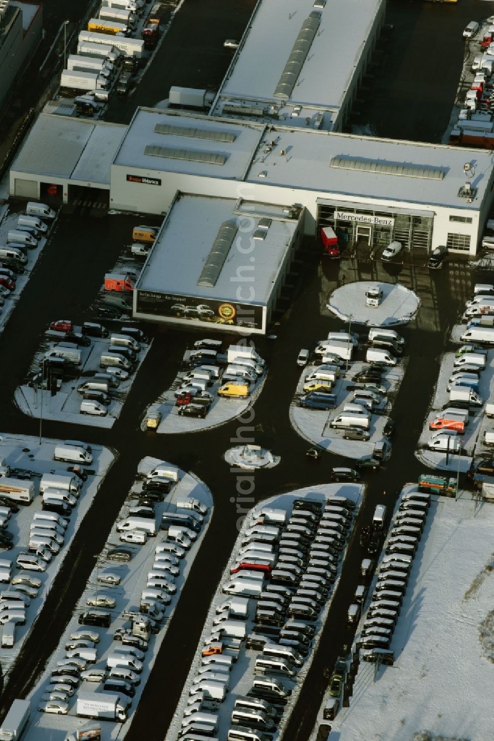 Aerial photograph Berlin - Winterly snowy Commercial-Vehicle Center building Mercedes-Benz Berlin in Berlin in Germany