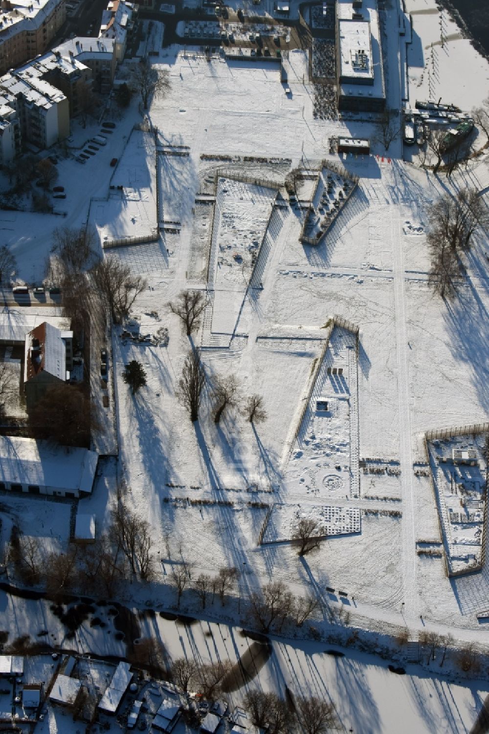 Aerial image Brandenburg an der Havel - Wintry snow-covered park and garden area of the German Horticultural Show (BuGa) on site of the Packhof in Brandenburg an der Havel in the state of Brandenburg