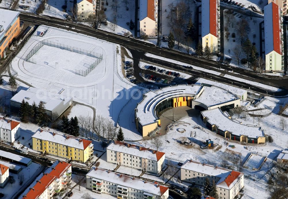 Saalfeld/Saale from the bird's eye view: School grounds and buildings of the Marco Polo primary school in Saalfeld/Saale in the state of Thuringia