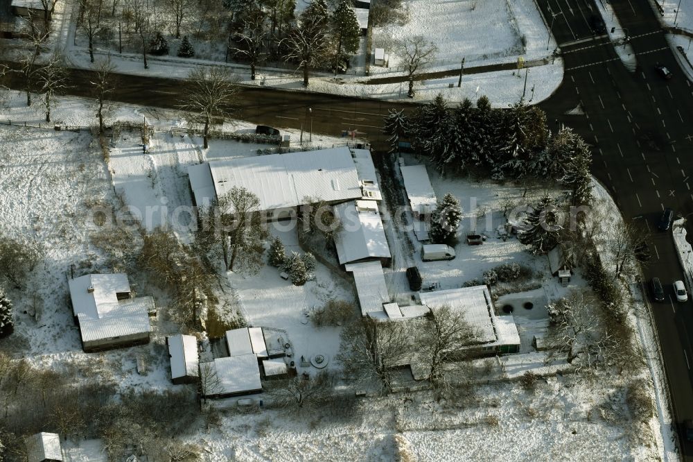 Aerial image Hoppegarten - Wintry snowy administration building of the company Forst-Garten & Kommunal-Technik Fehrmann an der Koepenicker Strasse in Hoppegarten in the state Brandenburg