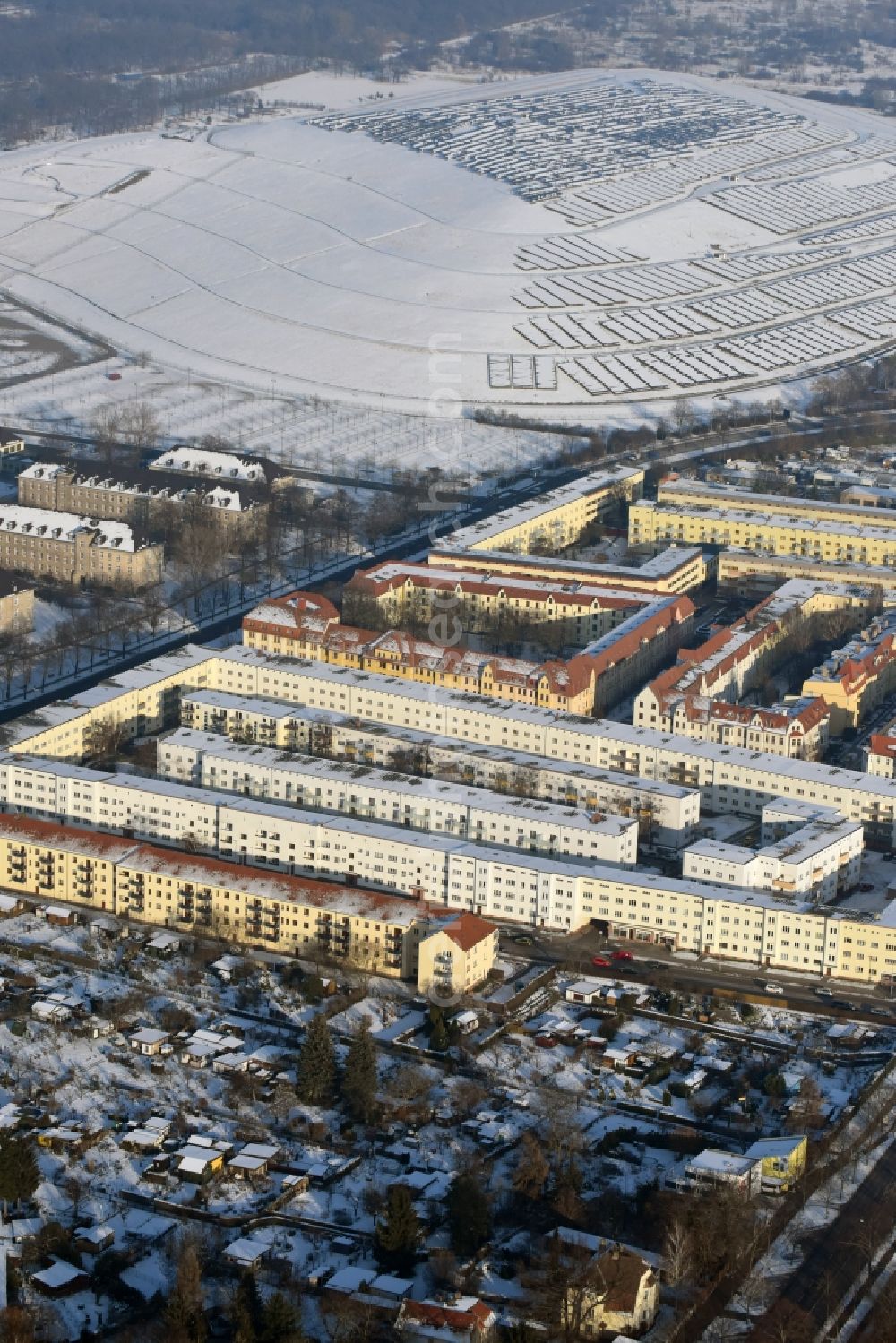 Magdeburg from above - Winterly snowy residential area of a multi-family house settlement Berliner Chaussee Ecke Georg-Heiler-Strasse in Magdeburg in the state Saxony-Anhalt