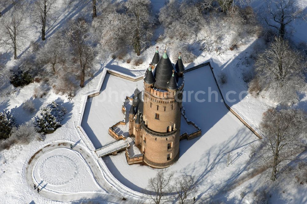 POTSDAM from the bird's eye view: Blick auf den winterlich verschneiten Flatowturm im Park Babelsberg. Der Turm wurde in den Jahren 1853-1856 nach Plänen des Architekten Strack und unter der Leitung von Martin Gottgetreu errichtet. Der Flatowturm ist ein 46 Meter hoher Wohnturm. Kontakt: Stiftung Preußische Schlösser und Gärten Berlin-Brandenburg, 14414 Potsdam, Tel. 0331 9694 0, Fax 0331 9694 107